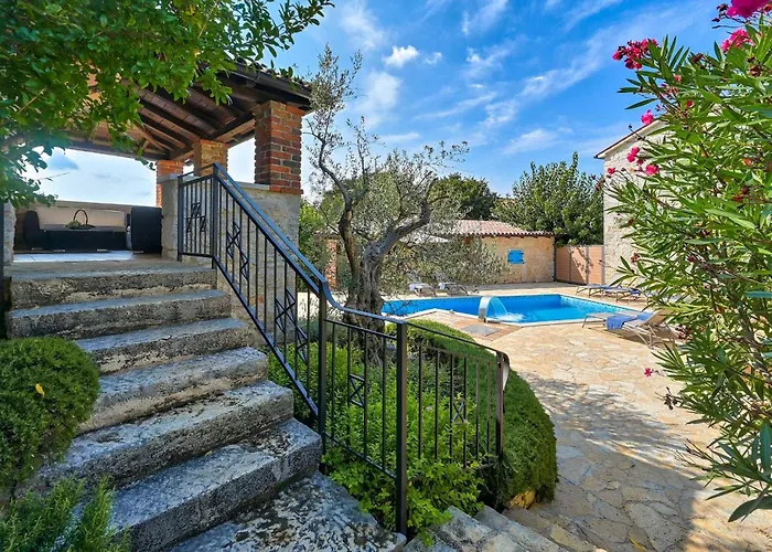 Simone Villa Porec